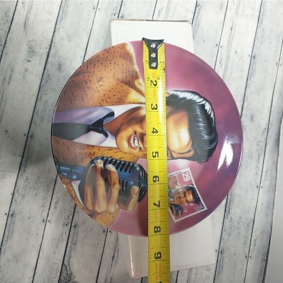 ELVIS PRESLEY 1993 Delphi 8" Collector's Plate THE ROCK AND ROLL LEGEND. - Picture 2 of 4